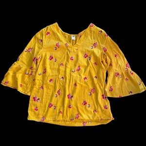 Ladies old navy top size medium